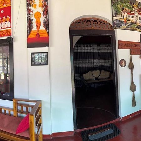 Lake Classical Guest House Канди Экстерьер фото