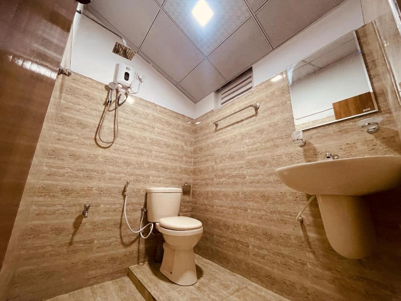 Lake Classical Guest House Канди Экстерьер фото
