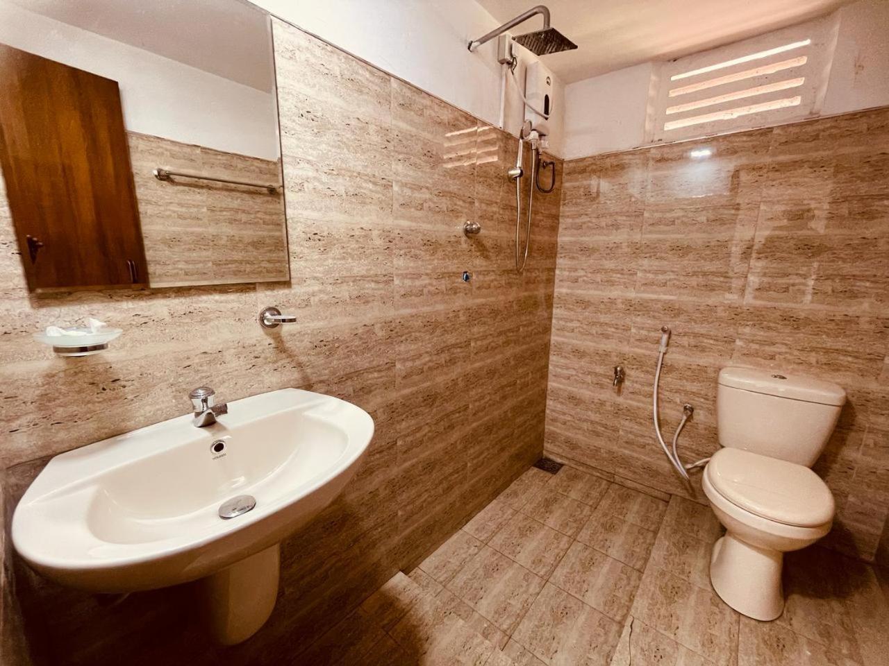 Lake Classical Guest House Канди Экстерьер фото