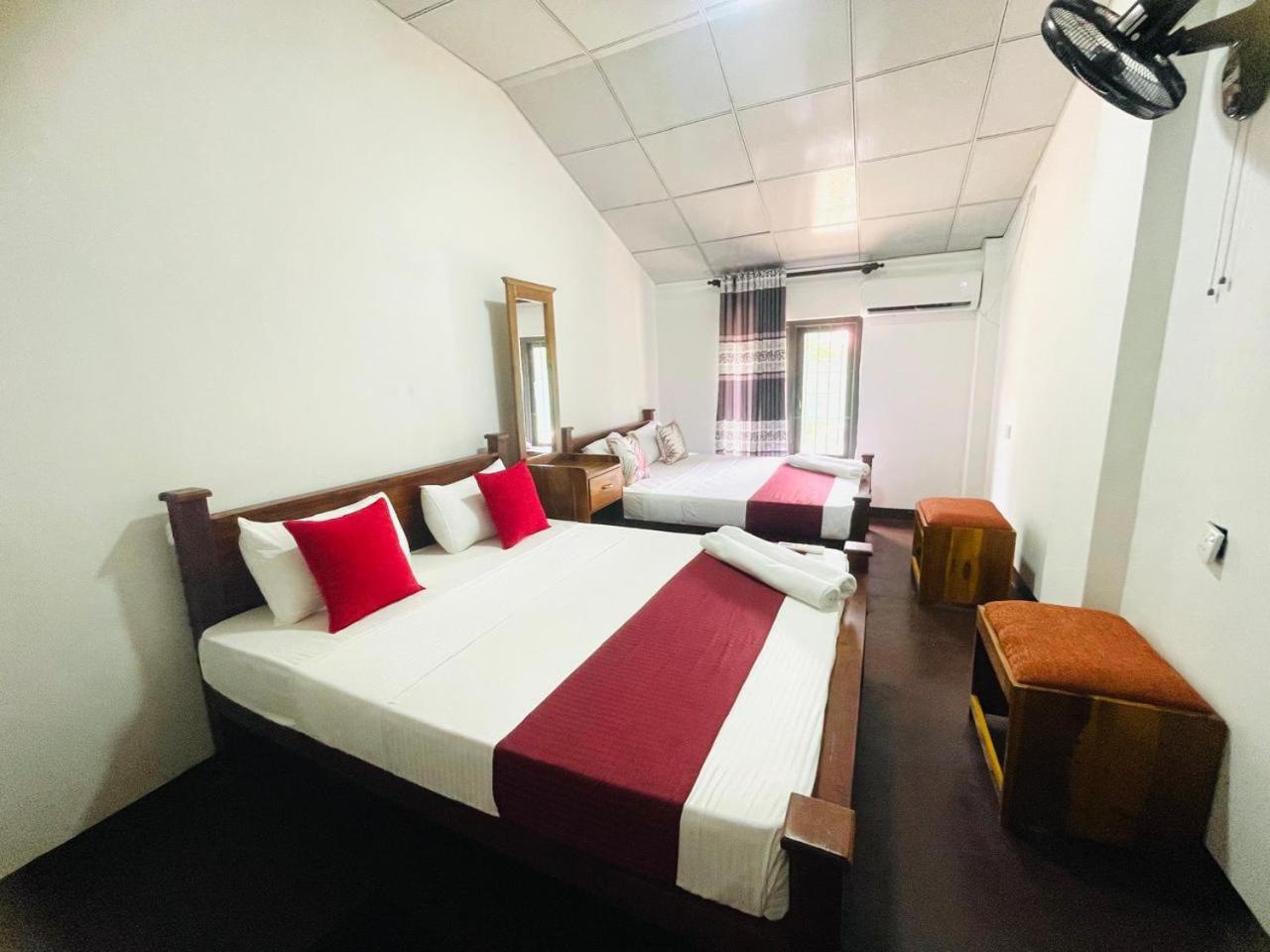 Lake Classical Guest House Канди Экстерьер фото