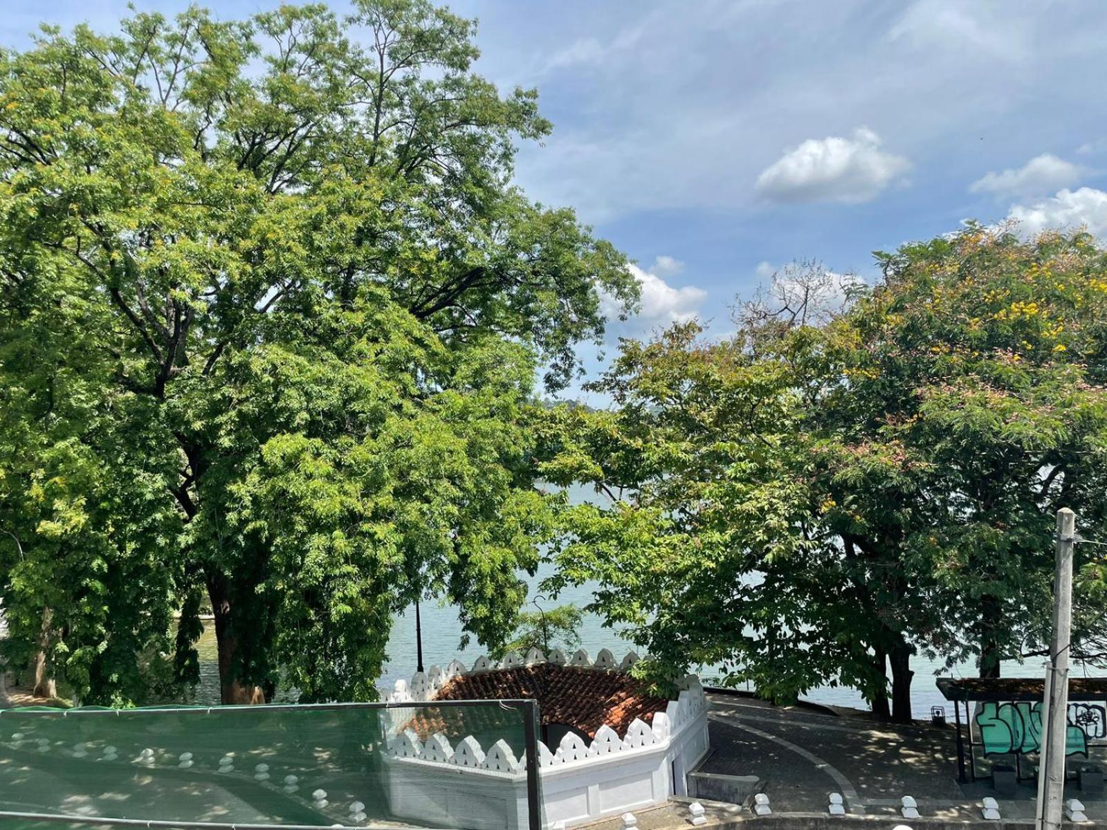 Lake Classical Guest House Канди Экстерьер фото
