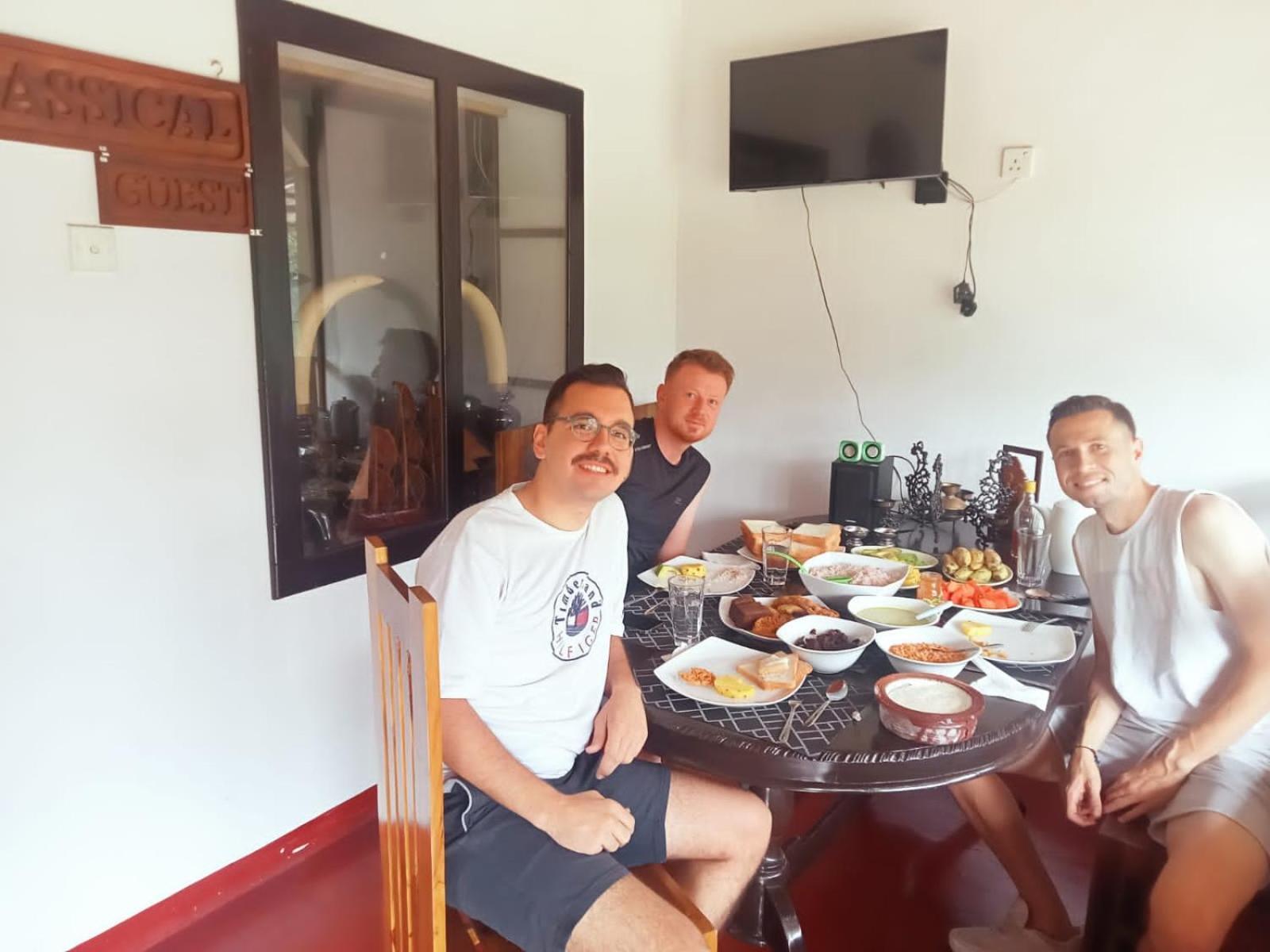 Lake Classical Guest House Канди Экстерьер фото