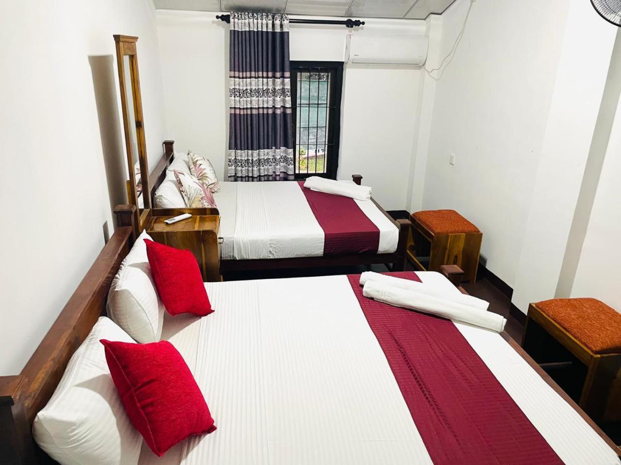 Lake Classical Guest House Канди Экстерьер фото