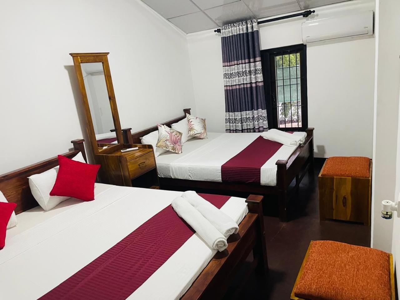 Lake Classical Guest House Канди Экстерьер фото